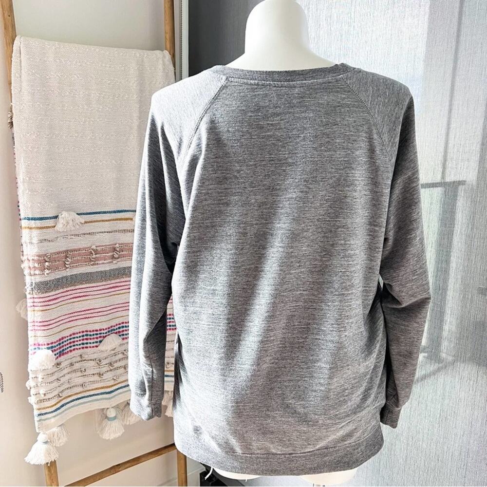 WILDFOX Pour Favor Grey Crewneck Pullover Sweatshirt Women’s Large - Picture 4 of 8